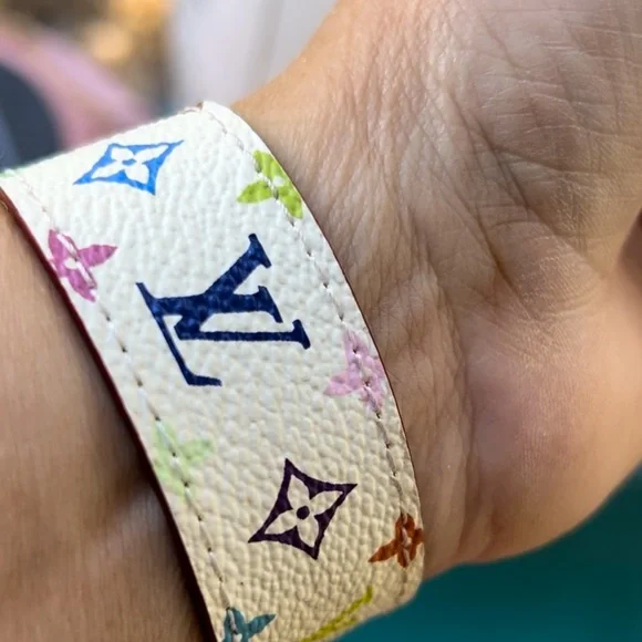 RARE Louis Vuitton Luxury Leather Bracelet - Picture 2 of 4